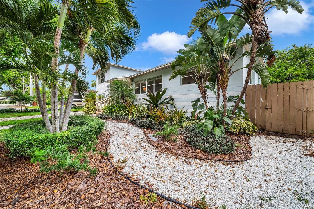 Recently Sold: $450,000 (3 beds, 2 baths, 1848 Square Feet)