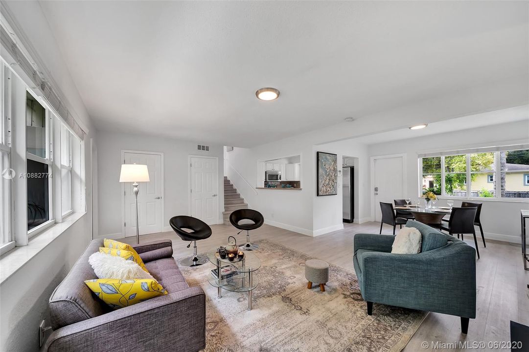 Recently Sold: $450,000 (3 beds, 2 baths, 1848 Square Feet)
