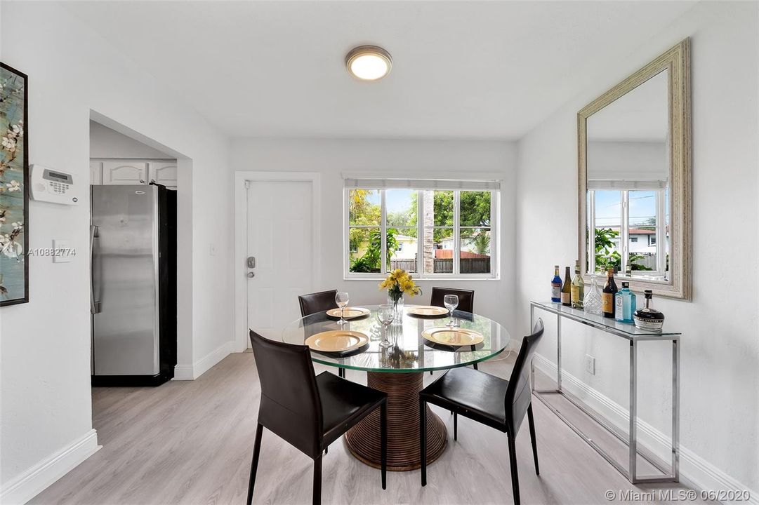 Recently Sold: $450,000 (3 beds, 2 baths, 1848 Square Feet)