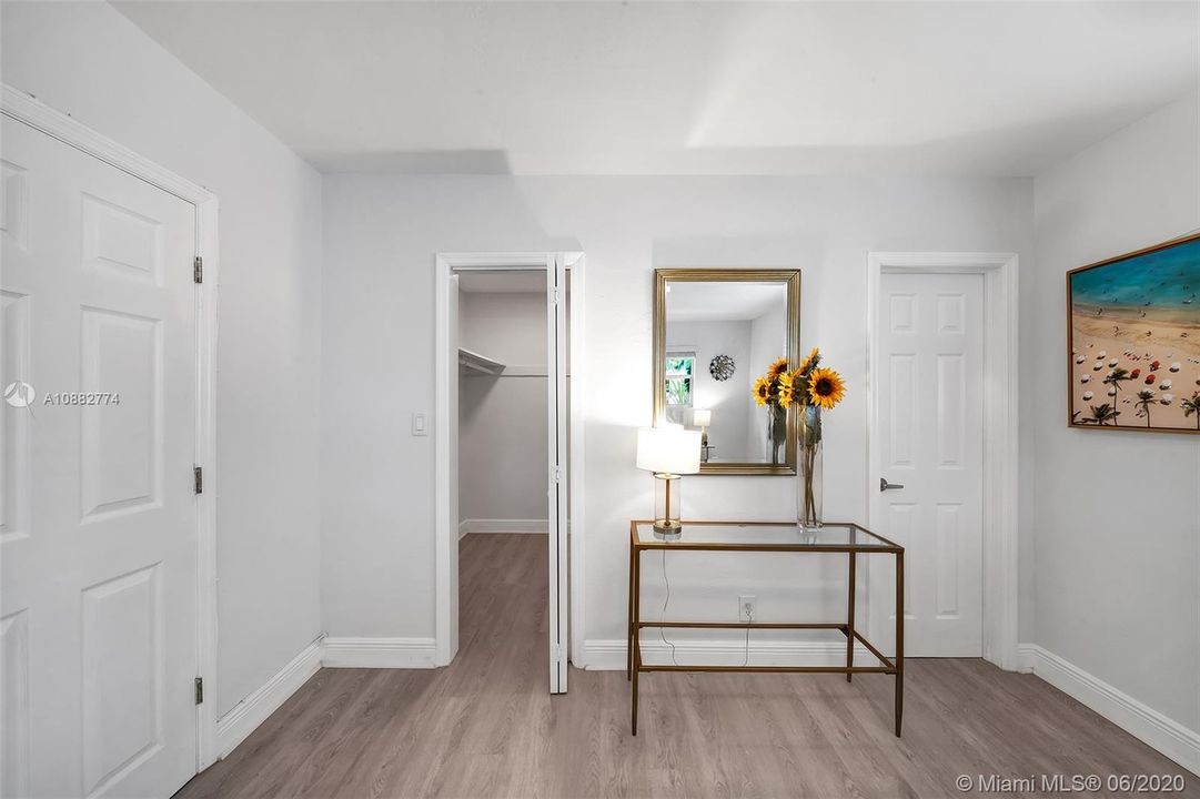Recently Sold: $450,000 (3 beds, 2 baths, 1848 Square Feet)