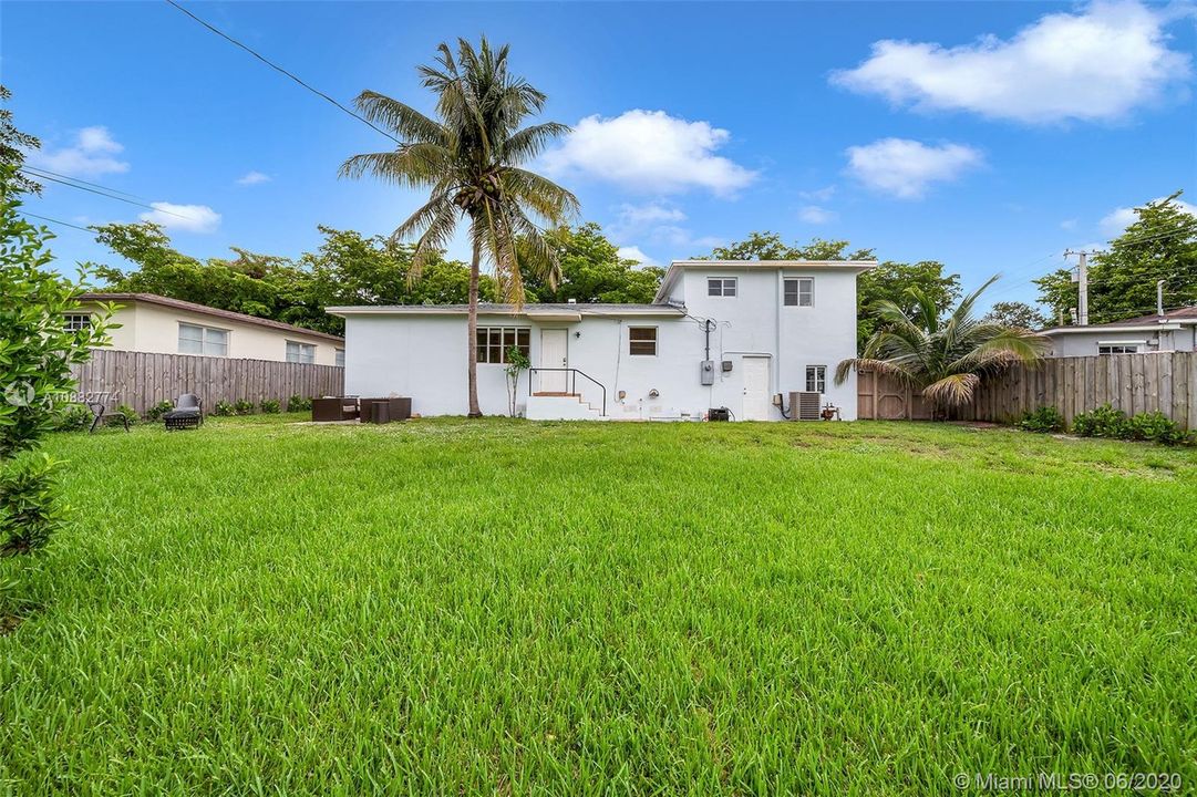 Recently Sold: $450,000 (3 beds, 2 baths, 1848 Square Feet)