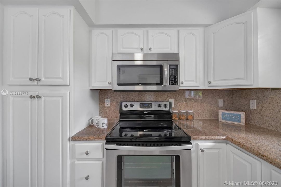 Recently Sold: $450,000 (3 beds, 2 baths, 1848 Square Feet)