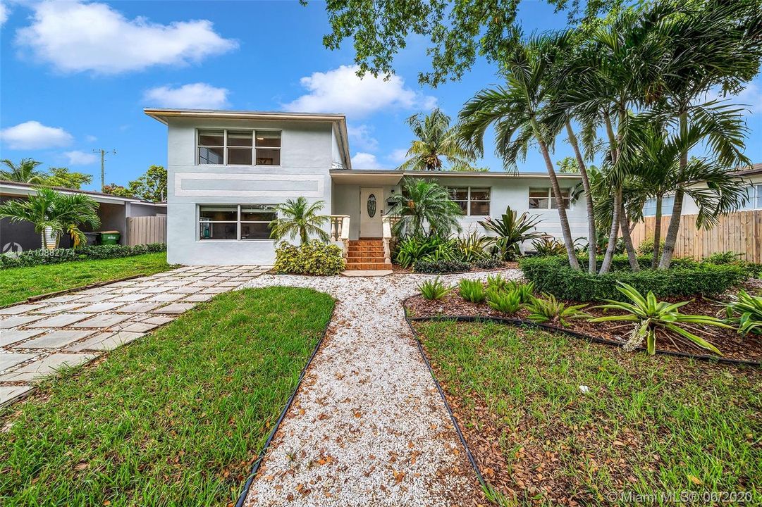 Recently Sold: $450,000 (3 beds, 2 baths, 1848 Square Feet)