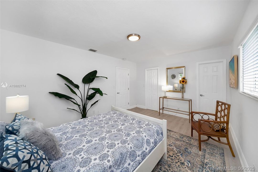 Recently Sold: $450,000 (3 beds, 2 baths, 1848 Square Feet)