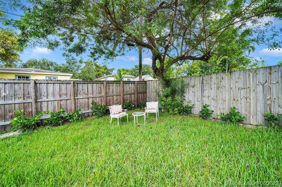 Recently Sold: $450,000 (3 beds, 2 baths, 1848 Square Feet)