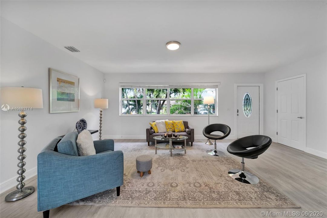 Recently Sold: $450,000 (3 beds, 2 baths, 1848 Square Feet)