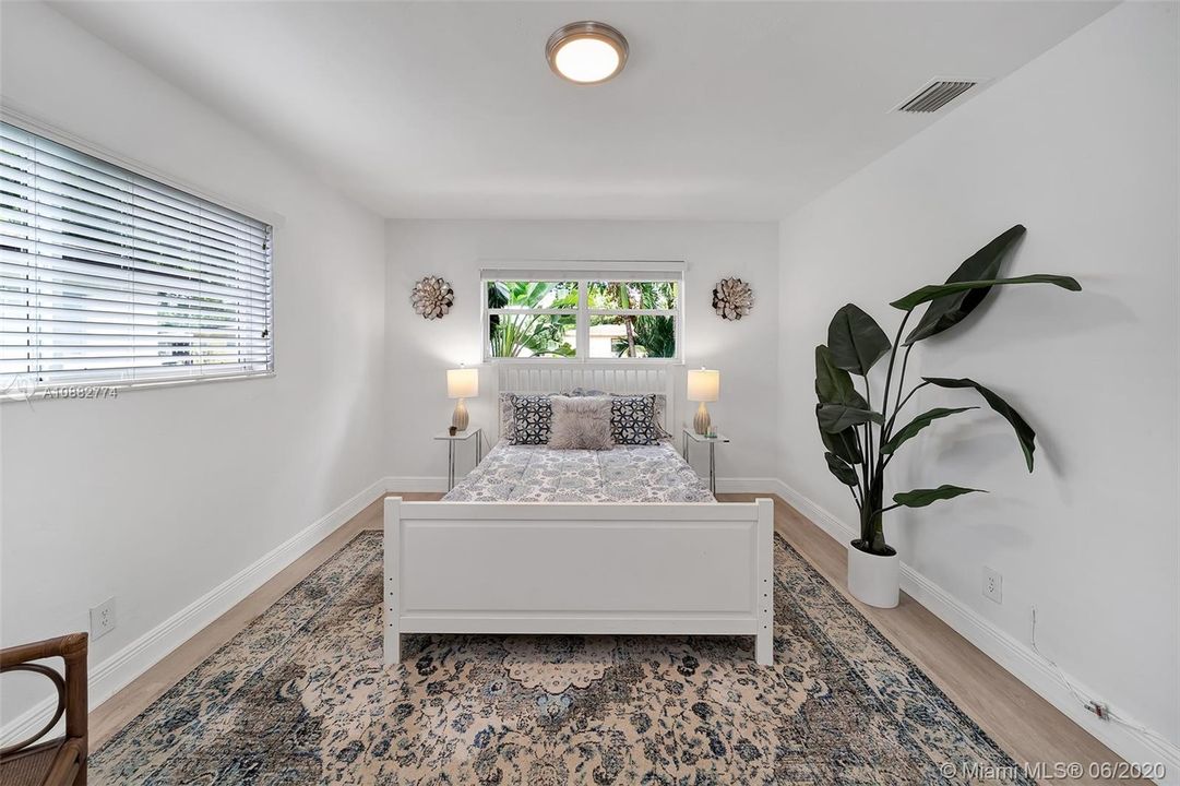 Recently Sold: $450,000 (3 beds, 2 baths, 1848 Square Feet)