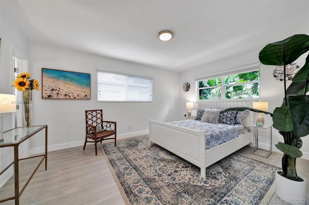 Recently Sold: $450,000 (3 beds, 2 baths, 1848 Square Feet)
