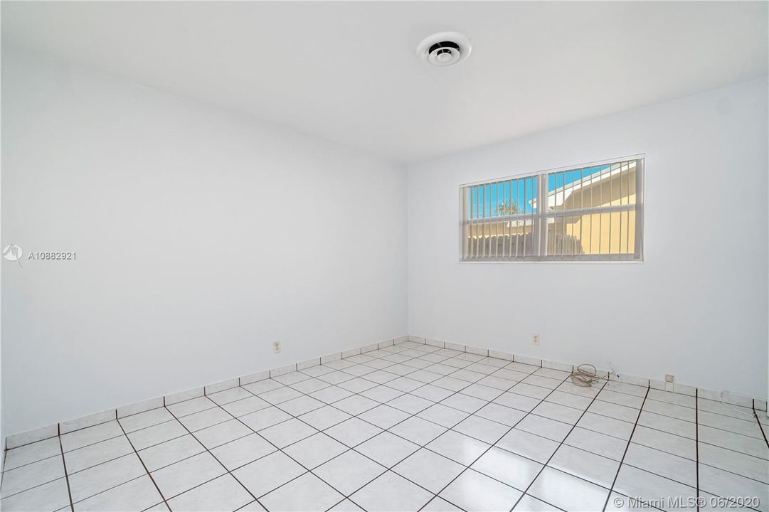 Recientemente alquilado: $3,000 (3 camas, 2 baños, 1570 Pies cuadrados)
