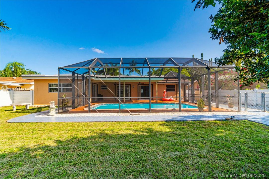 Recientemente alquilado: $3,000 (3 camas, 2 baños, 1570 Pies cuadrados)