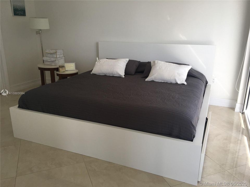 Vendido Recientemente: $720,000 (2 camas, 2 baños, 1458 Pies cuadrados)