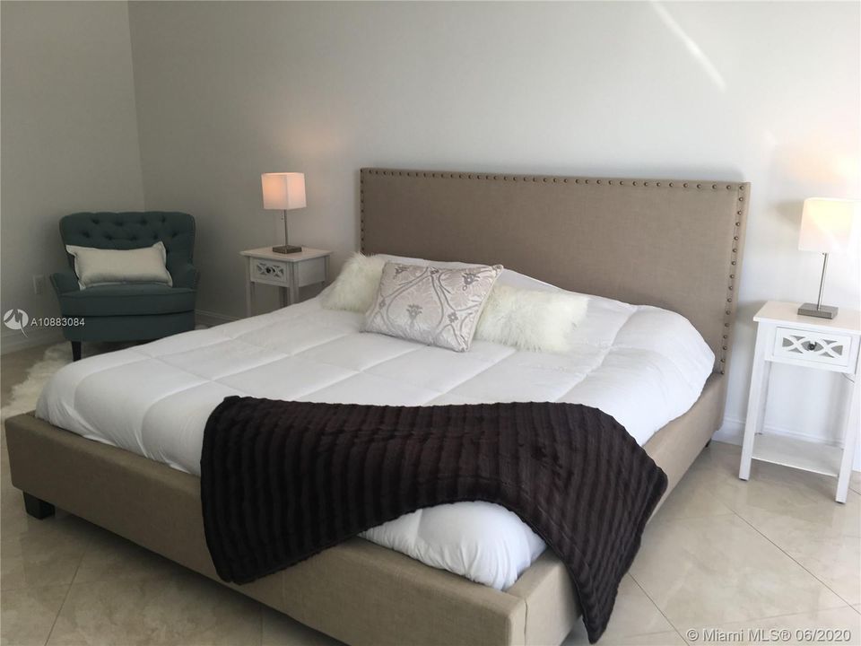 Vendido Recientemente: $720,000 (2 camas, 2 baños, 1458 Pies cuadrados)