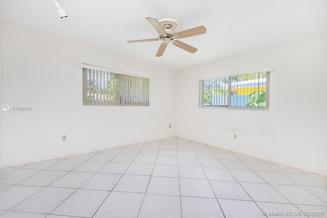 Recently Sold: $529,999 (3 beds, 2 baths, 1892 Square Feet)