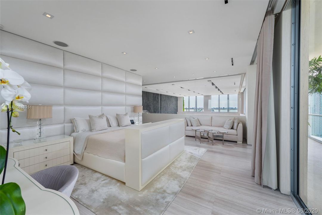 Недавно продано: $3,195,000 (4 спален, 4 ванн, 3988 Квадратных фут)