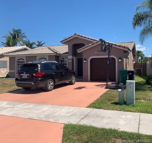 Vendido Recientemente: $338,000 (3 camas, 2 baños, 1465 Pies cuadrados)