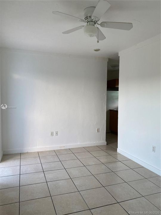 Recently Rented: $1,200 (1 beds, 2 baths, 560 Square Feet)