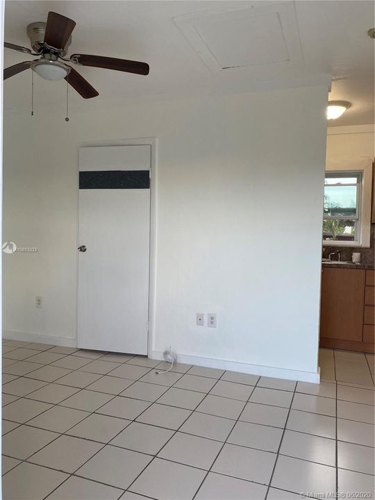 Recently Rented: $1,200 (1 beds, 2 baths, 560 Square Feet)