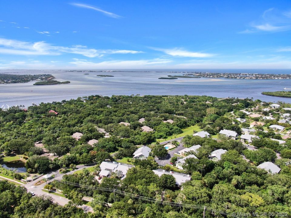 最近售出: $305,000 (3 贝兹, 2 浴室, 1990 平方英尺)