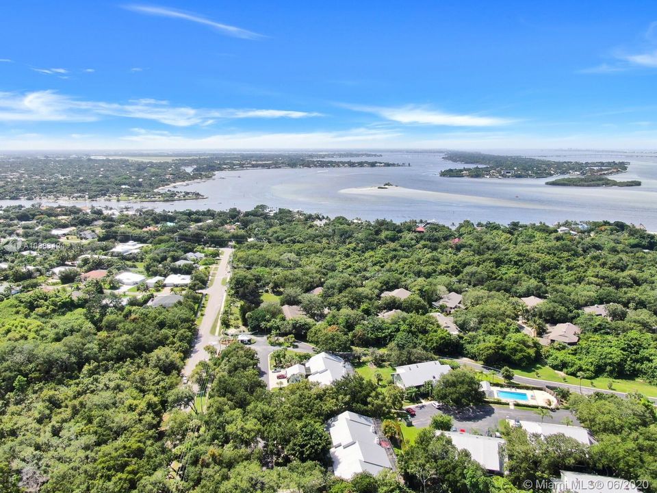 最近售出: $305,000 (3 贝兹, 2 浴室, 1990 平方英尺)