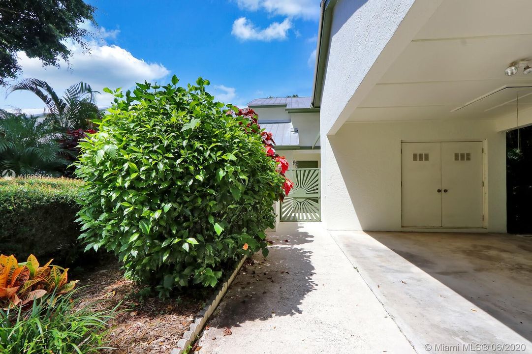 最近售出: $305,000 (3 贝兹, 2 浴室, 1990 平方英尺)