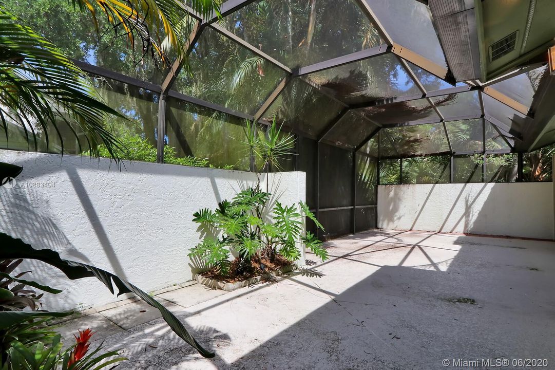 最近售出: $305,000 (3 贝兹, 2 浴室, 1990 平方英尺)