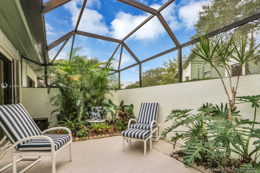 最近售出: $305,000 (3 贝兹, 2 浴室, 1990 平方英尺)