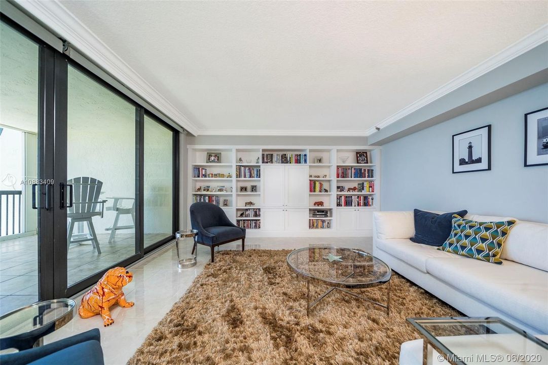Recently Sold: $995,000 (2 beds, 2 baths, 2010 Square Feet)