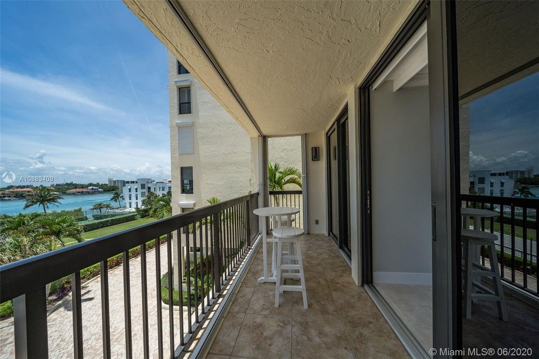 Recently Sold: $995,000 (2 beds, 2 baths, 2010 Square Feet)