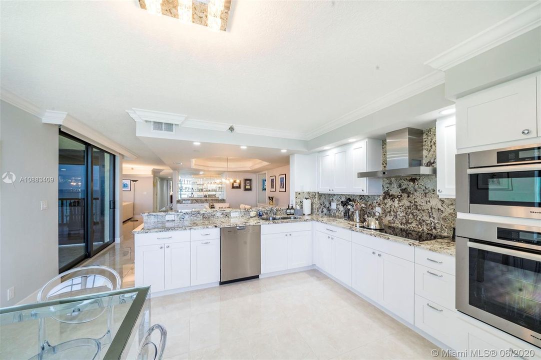 Recently Sold: $995,000 (2 beds, 2 baths, 2010 Square Feet)