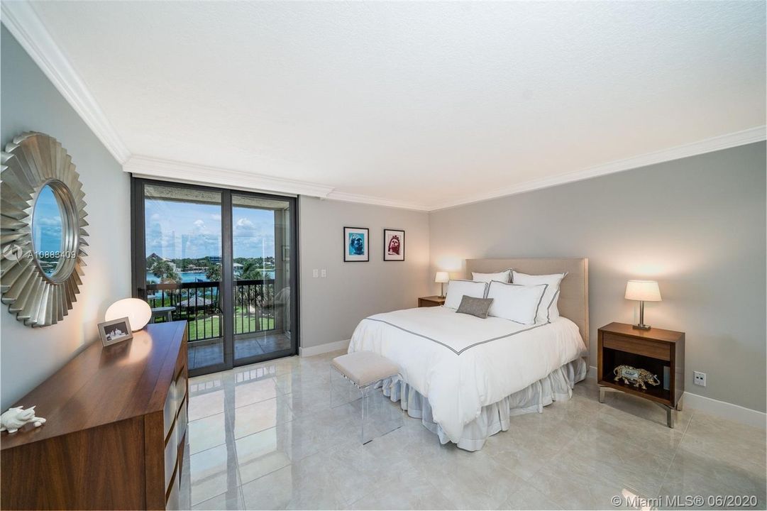 Recently Sold: $995,000 (2 beds, 2 baths, 2010 Square Feet)