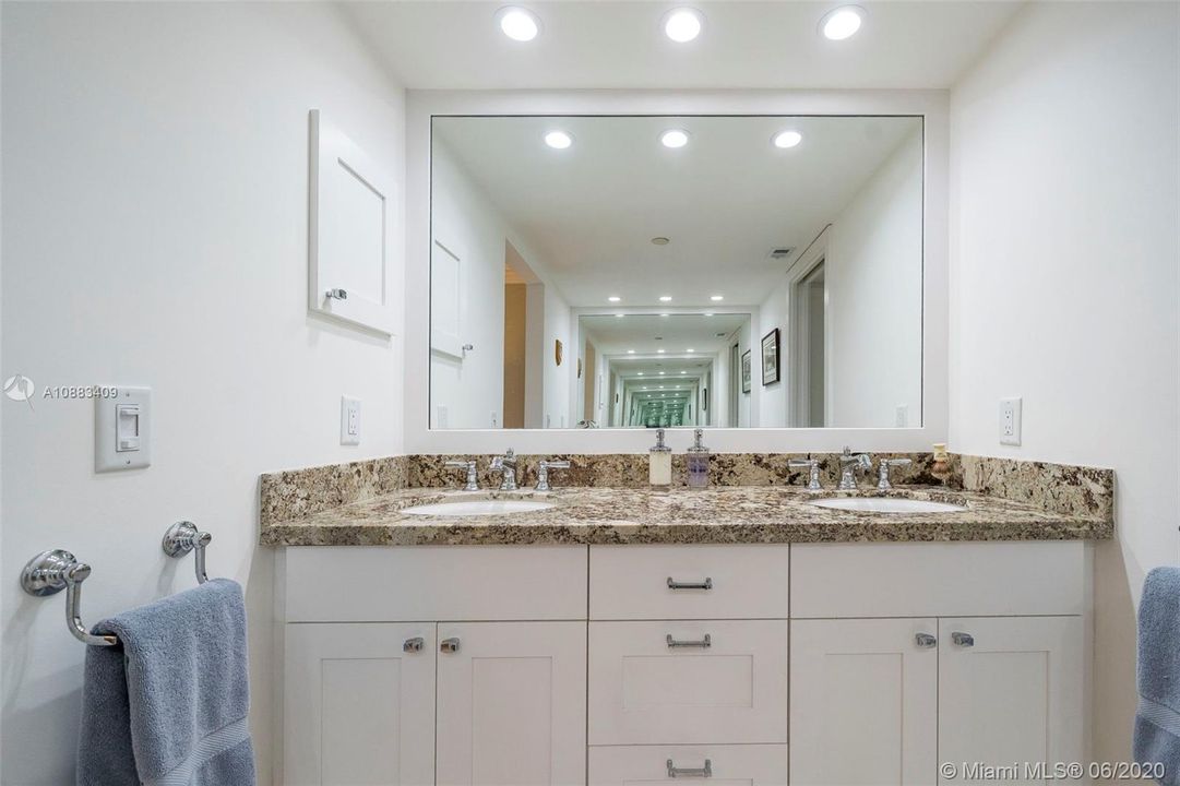 Recently Sold: $995,000 (2 beds, 2 baths, 2010 Square Feet)