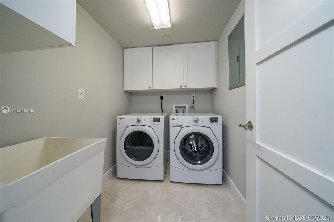 Recently Sold: $995,000 (2 beds, 2 baths, 2010 Square Feet)