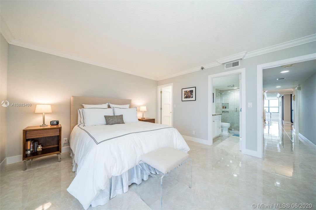 Recently Sold: $995,000 (2 beds, 2 baths, 2010 Square Feet)