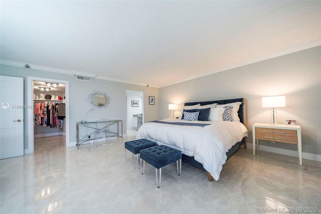 Recently Sold: $995,000 (2 beds, 2 baths, 2010 Square Feet)