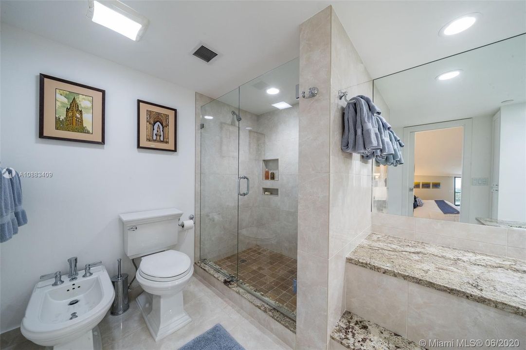 Recently Sold: $995,000 (2 beds, 2 baths, 2010 Square Feet)