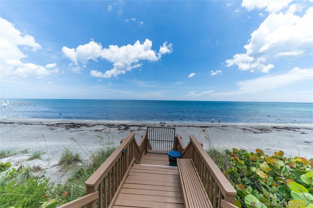 Recently Sold: $995,000 (2 beds, 2 baths, 2010 Square Feet)