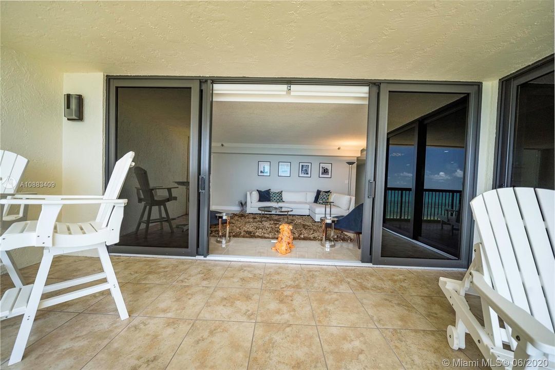Recently Sold: $995,000 (2 beds, 2 baths, 2010 Square Feet)