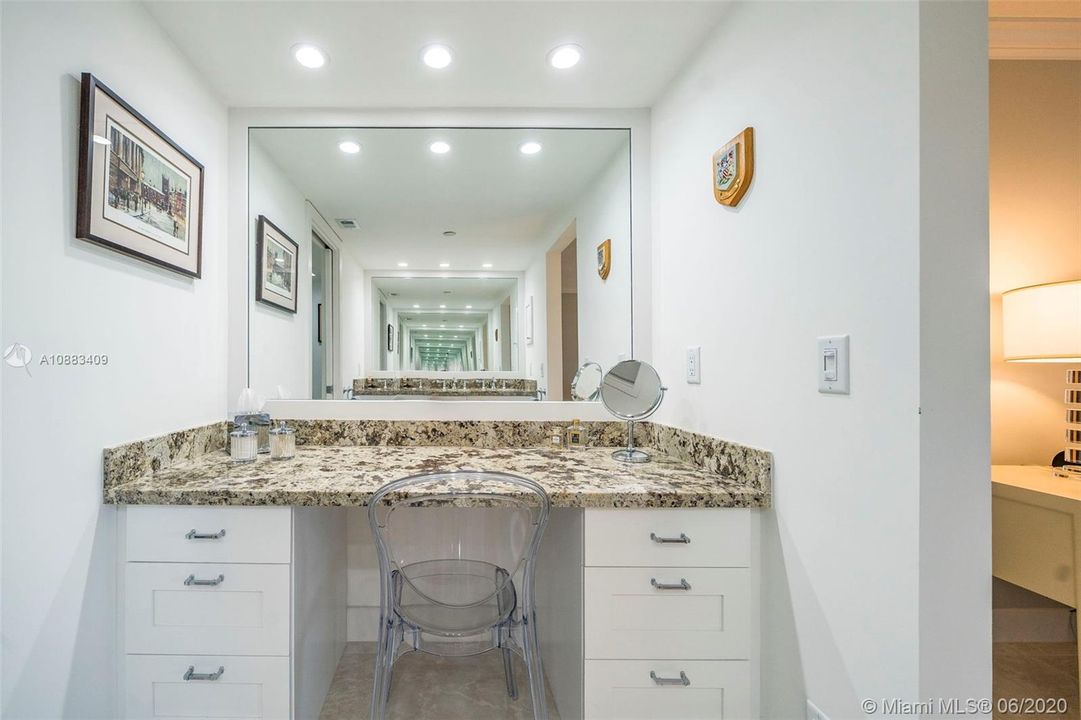 Recently Sold: $995,000 (2 beds, 2 baths, 2010 Square Feet)