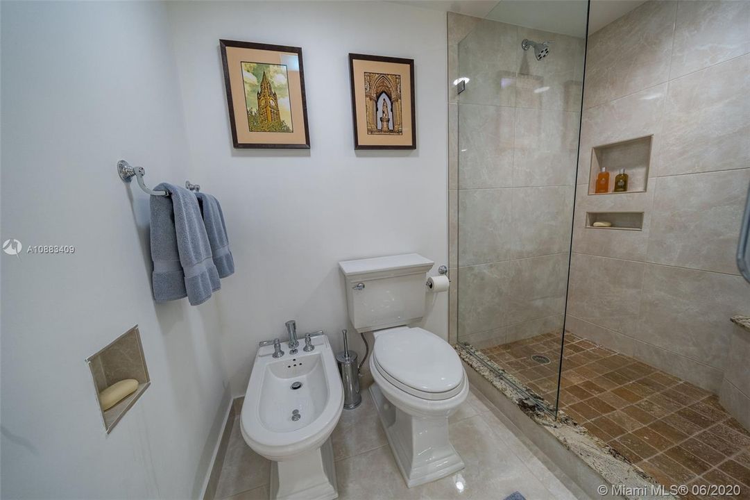 Recently Sold: $995,000 (2 beds, 2 baths, 2010 Square Feet)