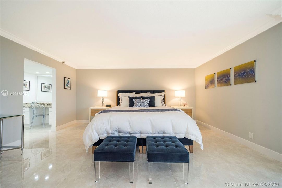 Recently Sold: $995,000 (2 beds, 2 baths, 2010 Square Feet)