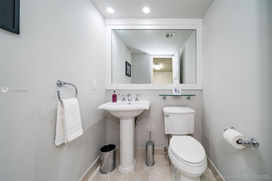 Recently Sold: $995,000 (2 beds, 2 baths, 2010 Square Feet)