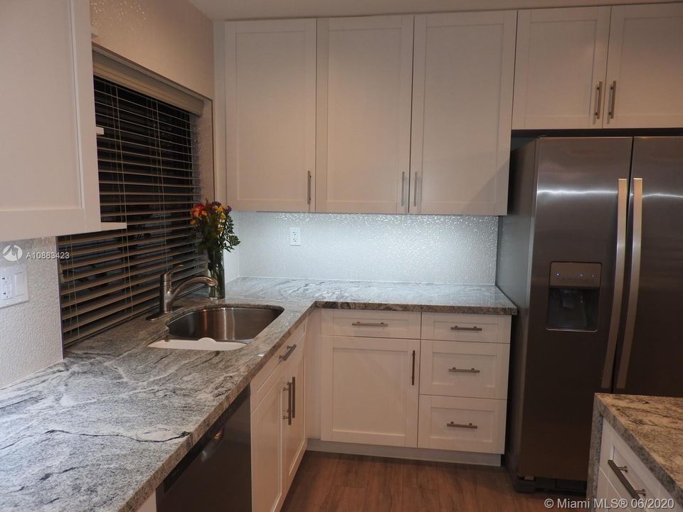 Recientemente alquilado: $3,800 (5 camas, 3 baños, 2211 Pies cuadrados)