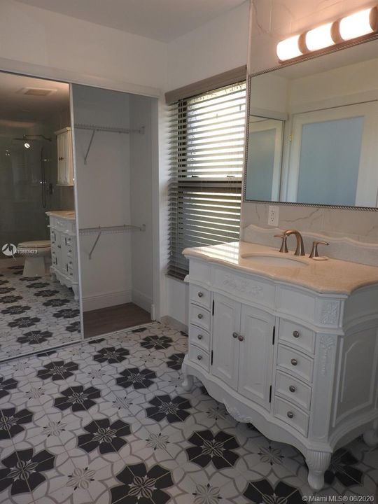 1st floor bathroom
