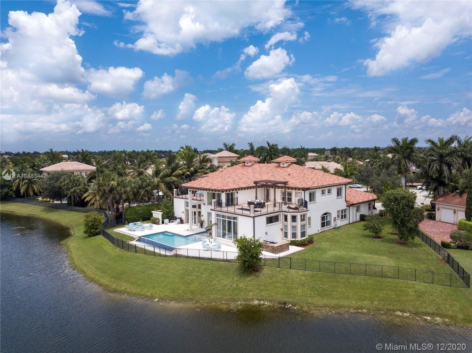 Recently Sold: $2,650,000 (7 beds, 6 baths, 8524 Square Feet)