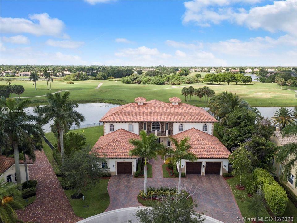 Recently Sold: $2,650,000 (7 beds, 6 baths, 8524 Square Feet)