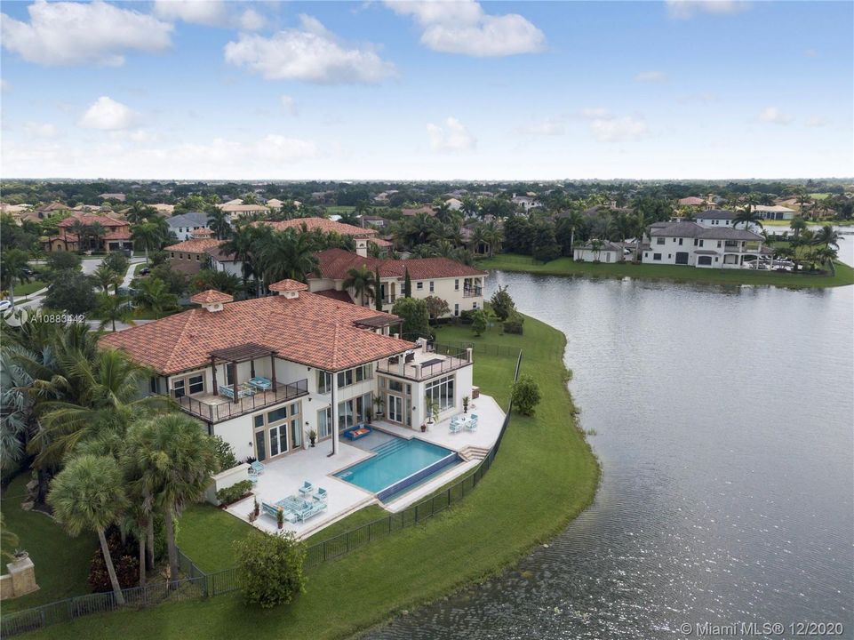 Recently Sold: $2,650,000 (7 beds, 6 baths, 8524 Square Feet)