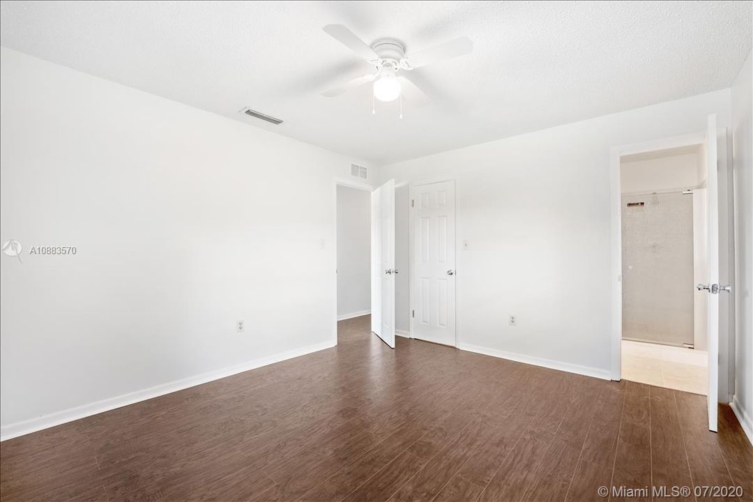 Recently Sold: $205,000 (4 beds, 2 baths, 1526 Square Feet)