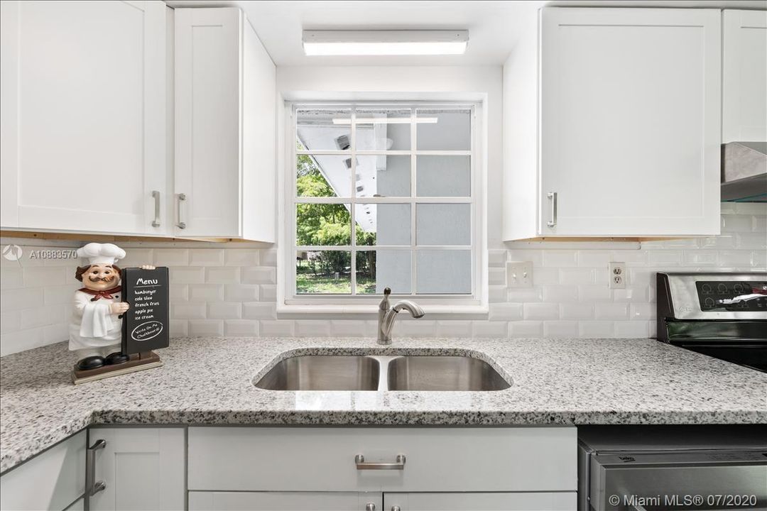 Recently Sold: $205,000 (4 beds, 2 baths, 1526 Square Feet)