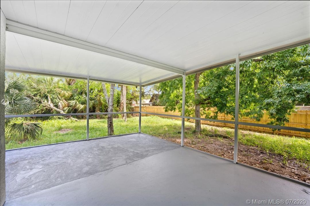 Recently Sold: $205,000 (4 beds, 2 baths, 1526 Square Feet)