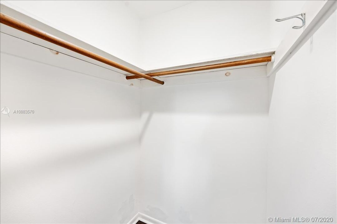 Recently Sold: $205,000 (4 beds, 2 baths, 1526 Square Feet)